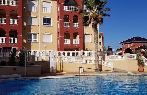 Los Alcazares Apartment | Spacious 3 bedroom 2 bathroom Apartment - Puerto Marina complex overlooking pool
