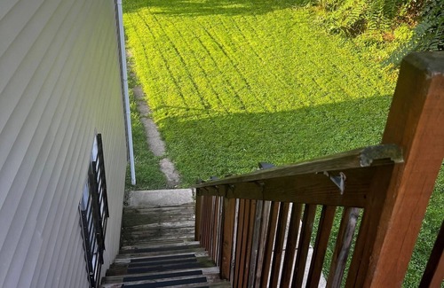 Mount Clemens Apartment | Spacious 3-bedroom apartment with WiFi, AC in marvelous Mount Clemens