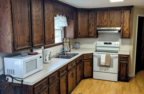 Roaring River House | Spacious 3-Bedroom Retreat, Fully Handicap Accessible!