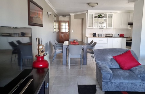 Marina Martinique Apartment | Spacious 3-bedroom apartment on the Marina - 850m from the beach!