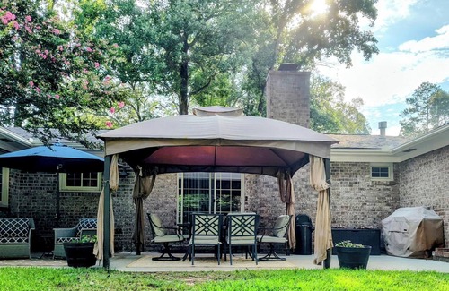 Montclair House | Spacious 3 bedroom, 2.5 baths, additional Queen sleeper sofa. Augusta Nat'l