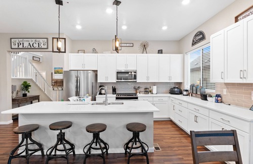 Brighton House | Spacious 3 bedroom, 2.5 bath house - 20 min from DIA, 25 min from Denver