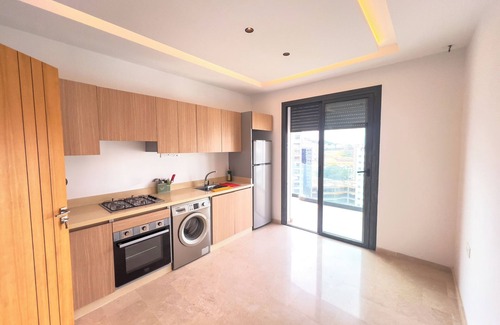 Malabata House | Spacious 3-bedroom/2-bathroom w/Large Terrace, 5-min to the Beach & Train