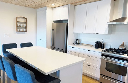 Sylvia Park Apartment | Spacious 3-bedroom/2 bath apartment in Topanga Hills with AC