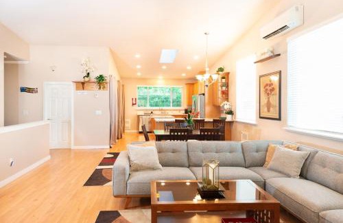 Brighton Apartment | Spacious 3 bedroom 2 bath Seattle Home