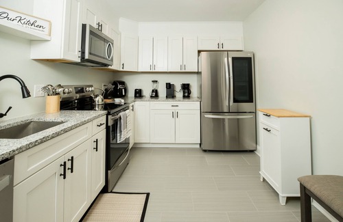 Staunton Apartment | Spacious 3 bedroom 2 Full bathroom apartment