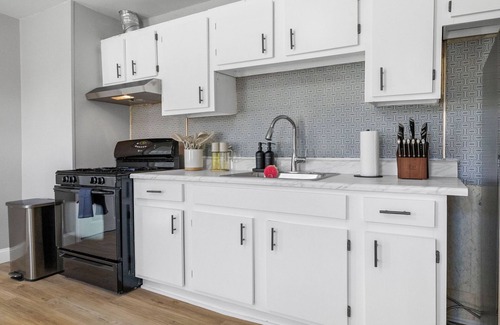 Winter Hill Apartment | Spacious 3-bedroom 2bath apartment in Somerville