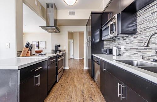 Del Rey Apartment | Spacious 3-Bedroom 3BTH Apt in Marina Del Rey! Pool, Hot Tub, Free Parking