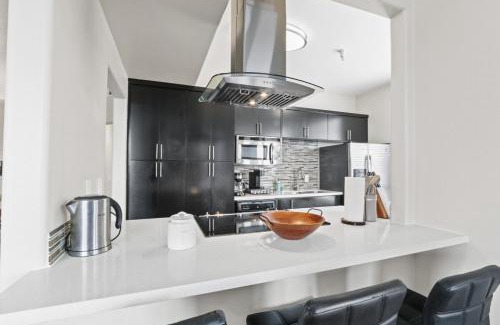 Del Rey Apartment | Spacious 3-Bedroom 3BTH Apt in Marina Del Rey! Pool, Hot Tub, Free Parking