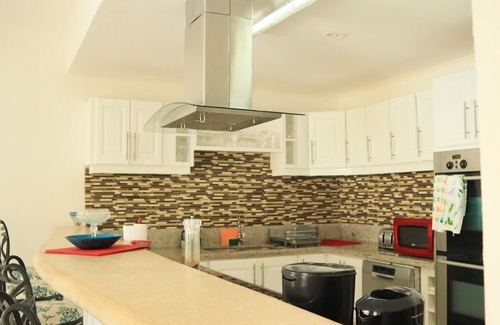 Hastings Apartment | Spacious 3-bedroom apartment within a beautiful oasis along the South Coast.