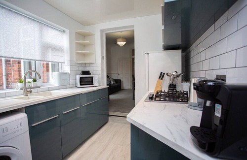 Gateshead Apartment | Spacious 3 bedroom apartment - Saltwell Park
