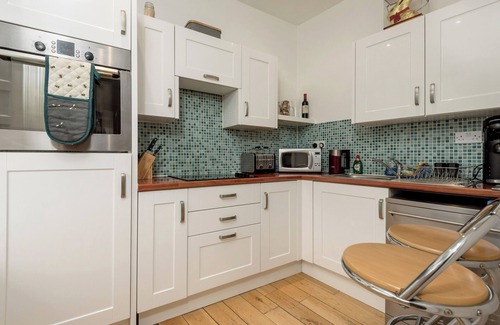 Tollcross Apartment | Spacious 3-bedroom apartment with views of Edinburgh Castle. Sleeps 6.