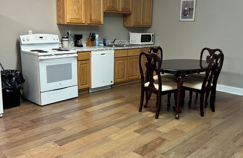 Jamestown Apartment | Spacious 3 bedroom apartment 3 miles from Wolf Creek Dam. Pet friendly!