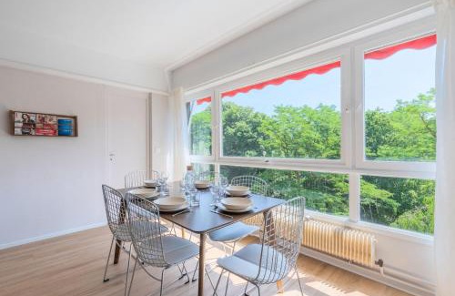 Lambersart Apartment | Spacious 3 bedroom apartment & private parking!