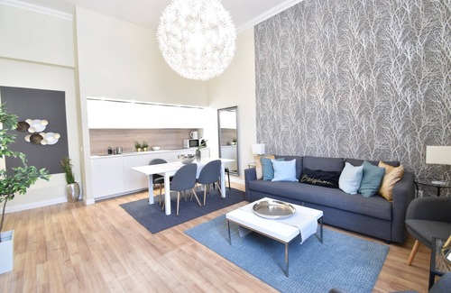 Csarnok negyed Apartment | Spacious 3-bedroom apartment with WiFi, AC in beautiful Budapest