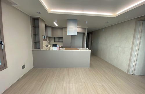 Siheung Apartment | Spacious 3-bedroom apartment with peaceful and beautiful ocean view