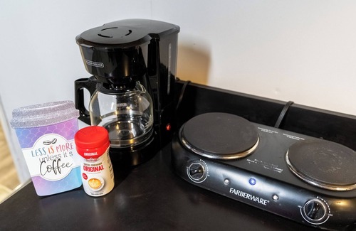 Bartlett Apartment | Spacious 3-bedroom apartment with AC,WiFi in charming Bartlett,free washer/dryer