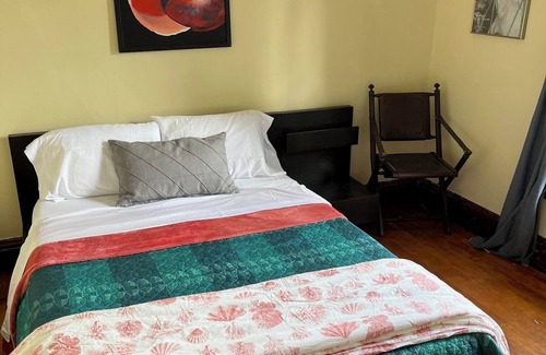 Syracuse Apartment | Spacious 3-bedroom apartment with WiFi, AC in Syracuse