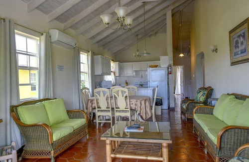 Prospect Apartment | Spacious 3 Bedroom Apartment with pool on West Coast near Beach, UWI and Shops.