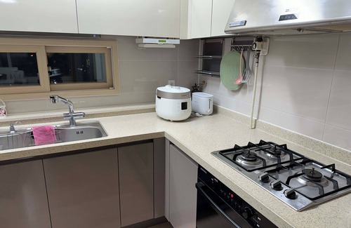 Songdo Apartment | Spacious 3-bedroom apartment in fantastic Incheon with WiFi, AC