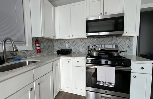 Constable Hook Apartment | Spacious 3-bedroom apartment with AC, WiFi in Lovely Bayonne