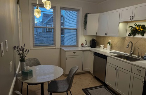 Constable Hook Apartment | Spacious 3-bedroom apartment with WiFi, AC, in charming ideally located Bayonne.