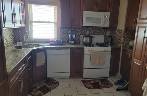 Queens Apartment | Spacious 3-bedroom apartment in charming Queens with AC, near to shopping, beach
