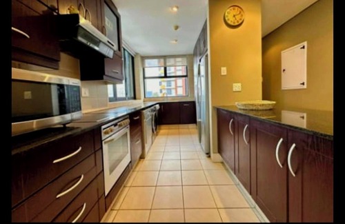 Durban Point Apartment | Spacious 3-bedroom apartment with WiFi, AC in marvelous Durban 6 sleeper