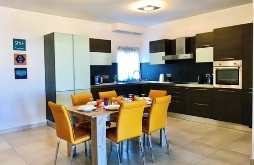 Msida Apartment | Spacious 3-bedroom apartment in Gzira with Terrace