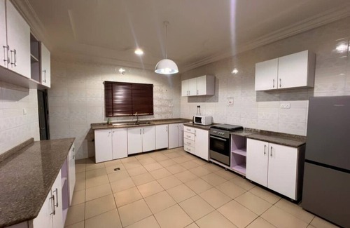 Gwarinpa Estate Apartment | Spacious 3-bedroom apartment in excellent Abuja with AC, WiFi, fitness room