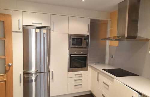 Jaca Apartment | Spacious 3-Bedroom Apartment in Central Jaca with Parking and Modern Amenities
