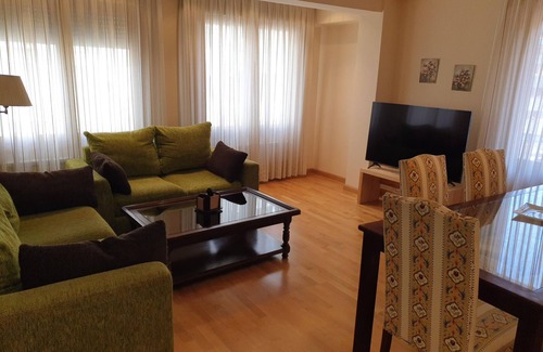 Jaca Apartment | Spacious 3-Bedroom Apartment in Central Jaca with Parking and Modern Amenities