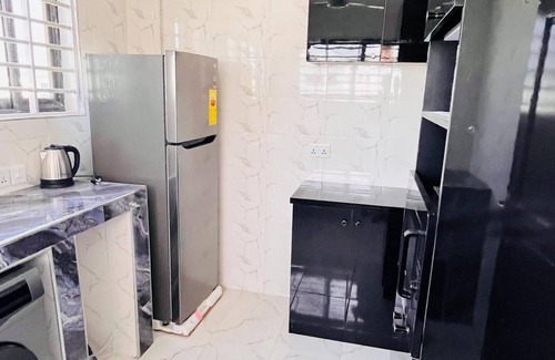 Tema Apartment | Spacious 3-bedroom Apartment with WiFi/AC in Tema.