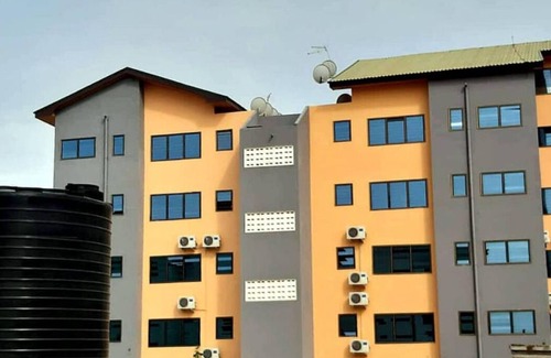 Tema Apartment | Spacious 3-bedroom Apartment with WiFi/AC in Tema.