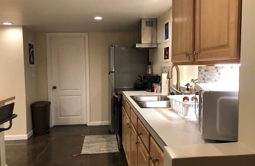 Buckman Neighborhood Apartment | Spacious 3 Bedroom Apt Central Eastside Portland!