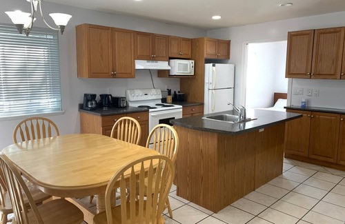Maple Ridge House | Spacious 3 Bedrooms Suite at Downtown Maple Ridge