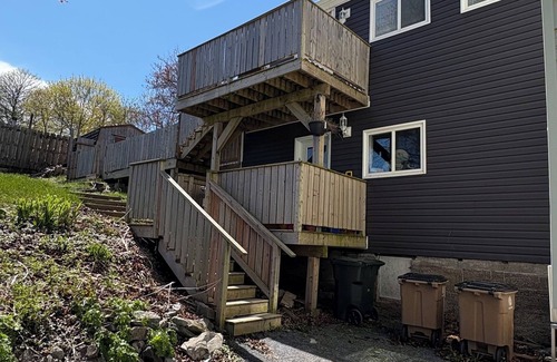 Saint John House | spacious 3 bedroom-5 beds-wifi-parking available