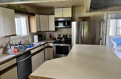 Fort Erie Cottage | Spacious 3 bedroom Carriage house on beachfront estate