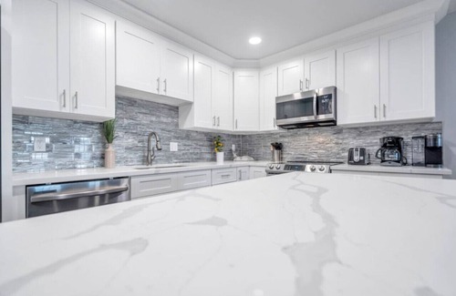 Metairie Condo | Spacious 3 bedroom Condo 15 Minutes to Downtown