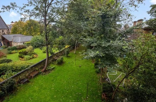 Merchiston Apartment | Spacious 3-Bedroom Flat in Charming Bruntsfield