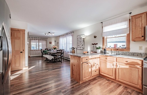 Bethel House | Spacious 3 bedroom Four Season house in Historical Bethel