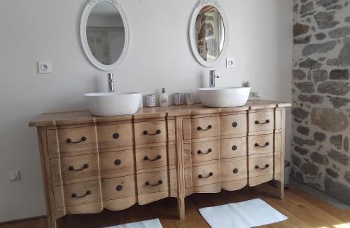 Saint-Suliac House | Spacious 3 bedroom house 250m from Saint-Suliac's beach