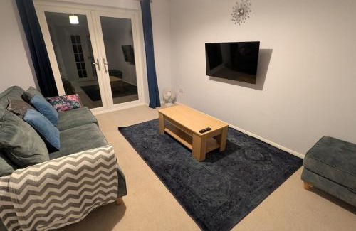 Thorpe Satchville Apartment | Spacious 3 bedroom house with games room