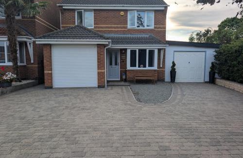 Thorpe Satchville Apartment | Spacious 3 bedroom house with games room