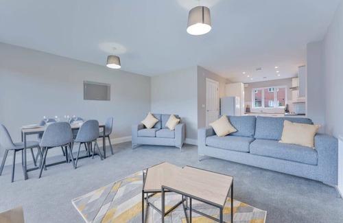 Smethwick House | Spacious 3 Bedroom House with Garden in Birmingham