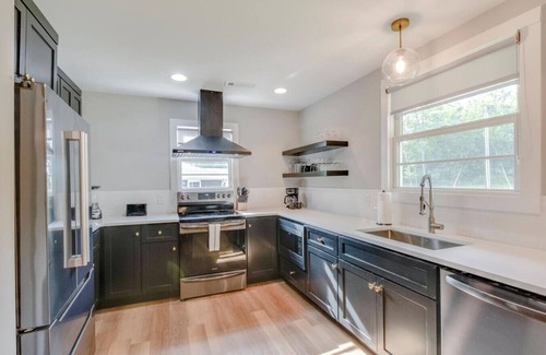 Franklin House | Spacious 3 Bedroom - Historic Franklin Quadplex