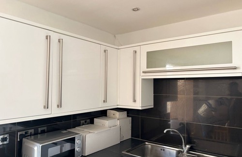 River House | Spacious 3 bedroom house/Free parking/10 mins from train station