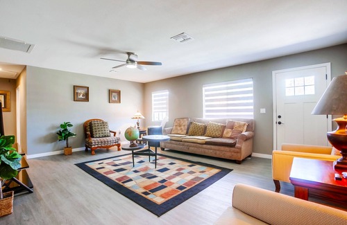Bay Ho House | Spacious 3-Bedroom Home w Garage, Back Yard & Baby Crib. Available Now!