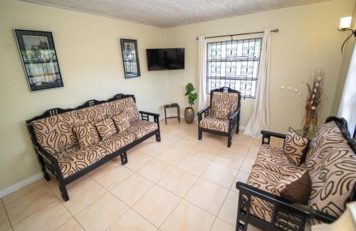 Regency Park House | Spacious 3-Bedroom Home - Regency Park