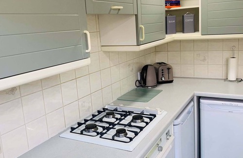 Farnham House | Spacious 3 Bedroom Home with Garden in Farnham